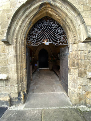 St_Johns_Parish_Church,_Knaresborough,jpeg