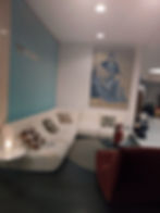 Tableau de l'artiste Stéphanie Paoli réinterprétant la célèbre Piéta de Michel Ange. L'intégralité de la tunique est réalisée en jeans nécessitant de nombreuses heures de réalisation créant un choc visuel et émotionnel incroyable !