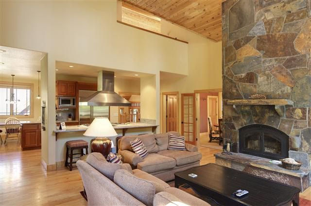 2104 - Great Room - Old