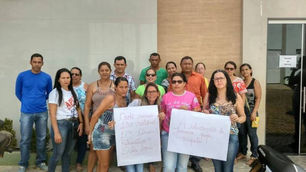 Jussara/BA: Trabalhadores protestam por não ter recebido o décimo terceiro.