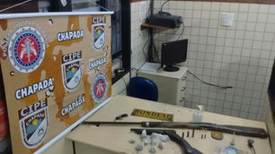 OPERAÇÃO CONJUNTA ENTRE CIPE CHAPADA e RONDESP APREENDE ARMAS E DROGAS EM RUY BARBOSA.