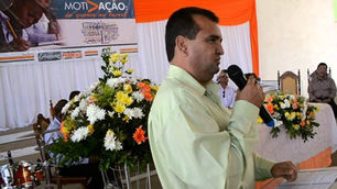 Prefeito de João Dourado punido por descaso com educação e gastos com pessoal.