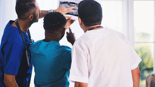 UNAIDS alerta: cortes de financiamento ameaçam avanços contra HIV