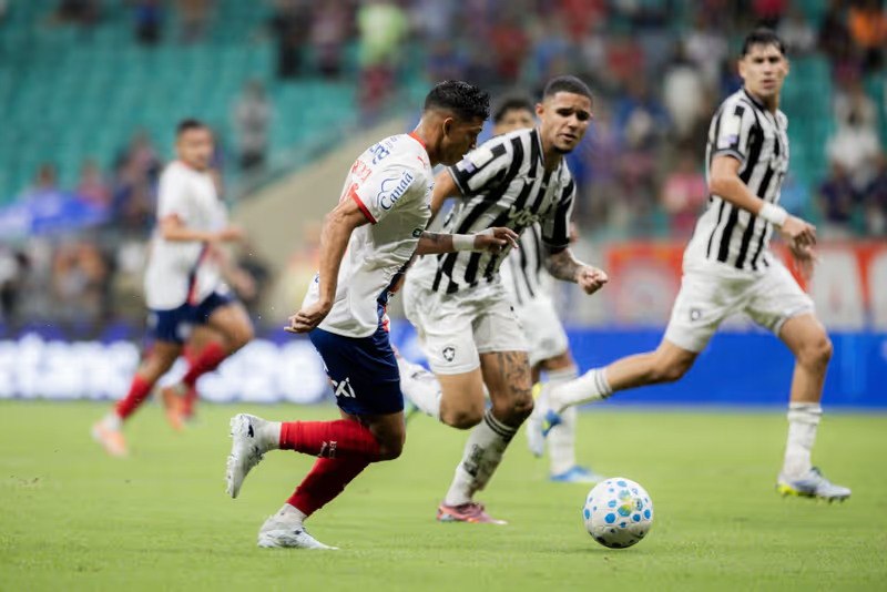 Bahia vence Botafogo de virada e volta a triunfar