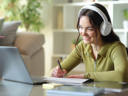Business Administration Apprentice doing e-learning