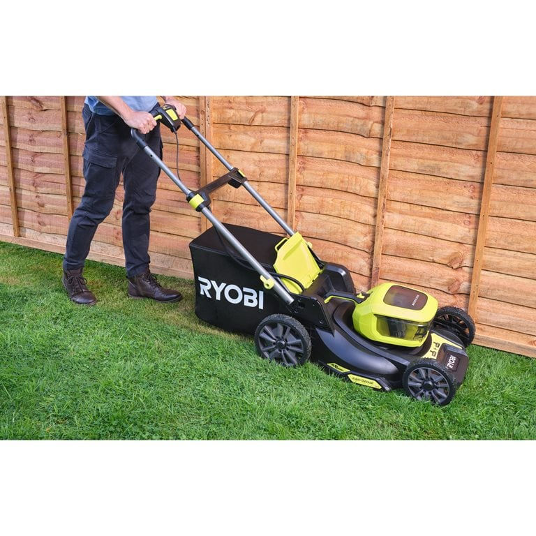 Miniatură: Mașina de tuns iarba 18V ONE+™ de 46 cm