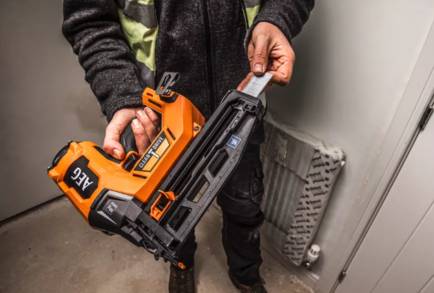 Miniatură: Pistol cuie AEG cu motor fără perii 18V model B18BN16