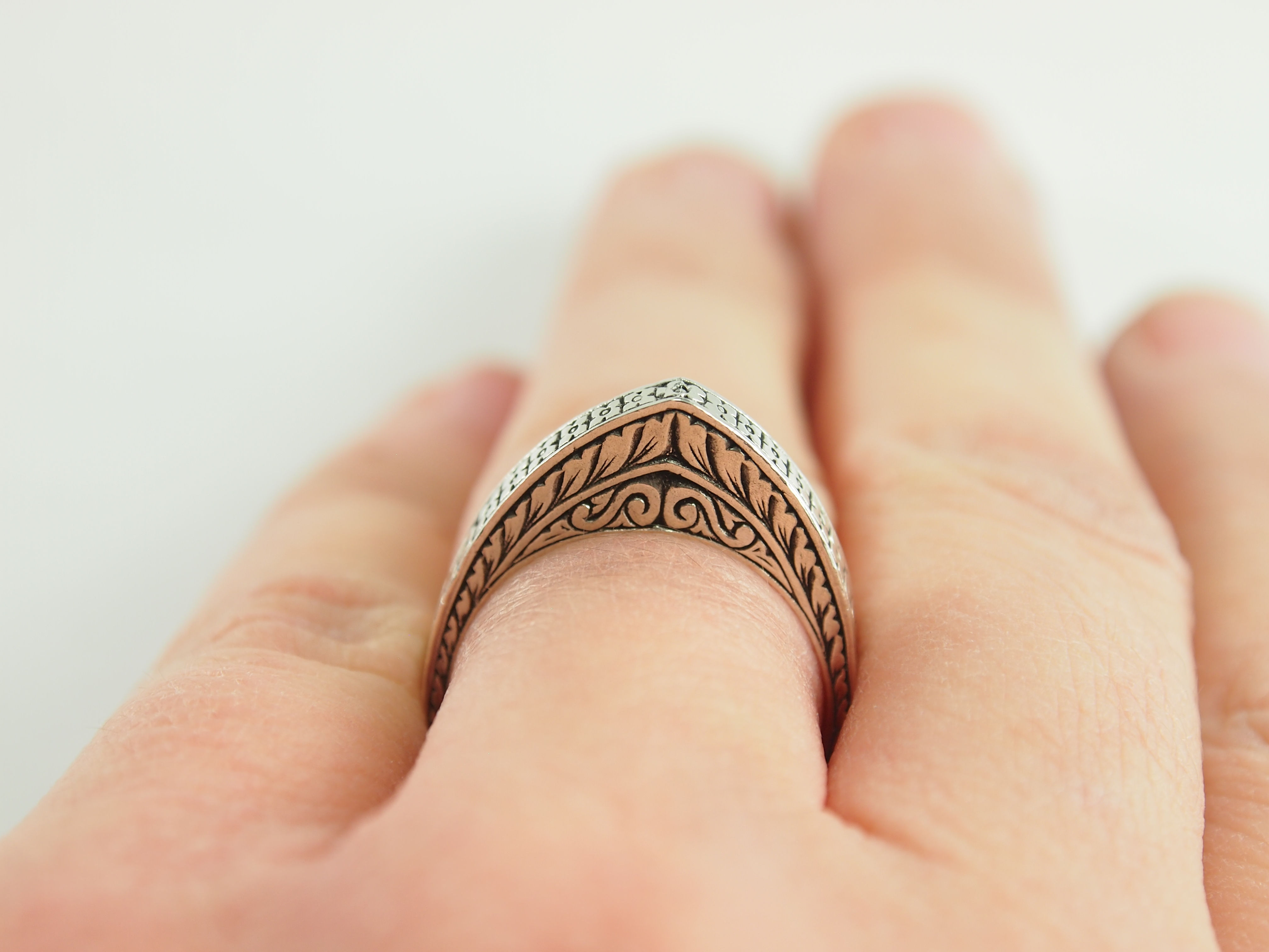 LORE Crest Ring