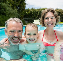 famille-piscine-91385.jpg