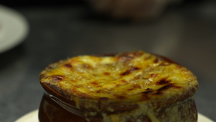 Try our French onion soup today and taste the tradition of France 🇫🇷