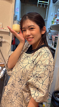 おばんざい屋 Place / カラオケBar Place 働く女性