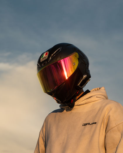 YAMAHA R6 Fahrer im Motorradhelm - Automotive Photography by THE CAMERAMAN