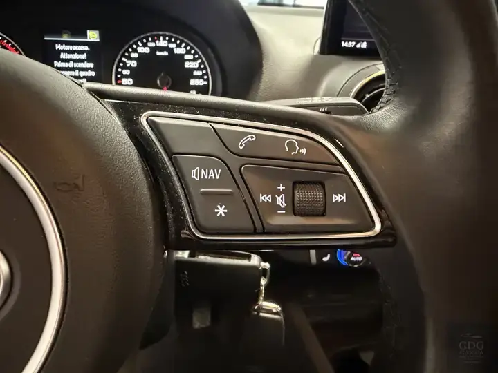 Miniatura: AUDI Q2 30 1.0 TFSI 110 CV