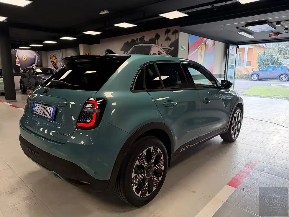 Miniatura: Fiat 600 1.2 Hybrid La Prima