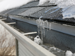 Winter Gutter Cleaning Safety Tips for NJ Homeowners