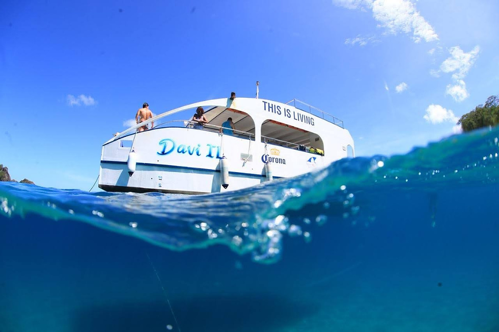 Barco Tradicional em Catamarã