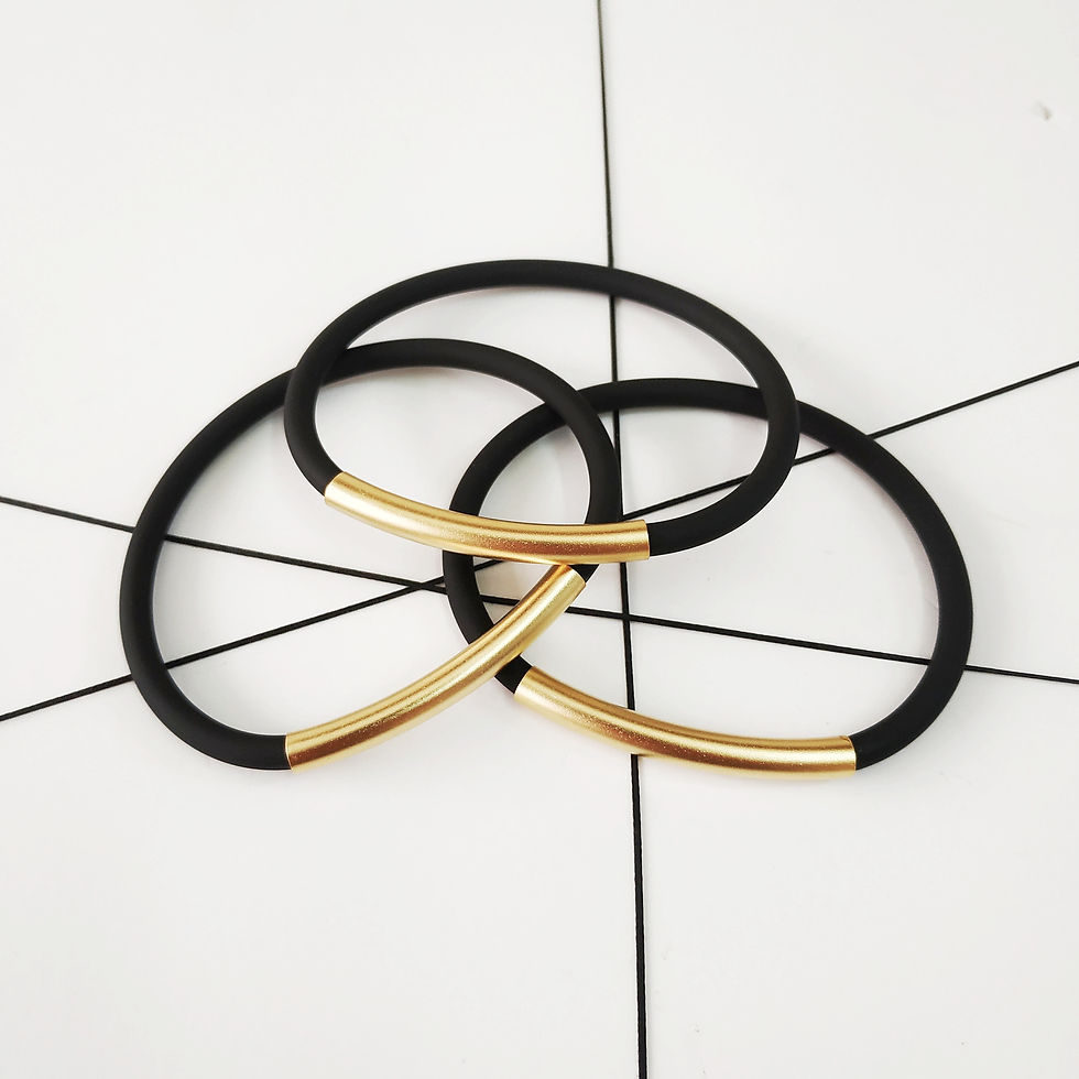 Thumbnail: שלשת צמידים צינור שחור וזהב מט