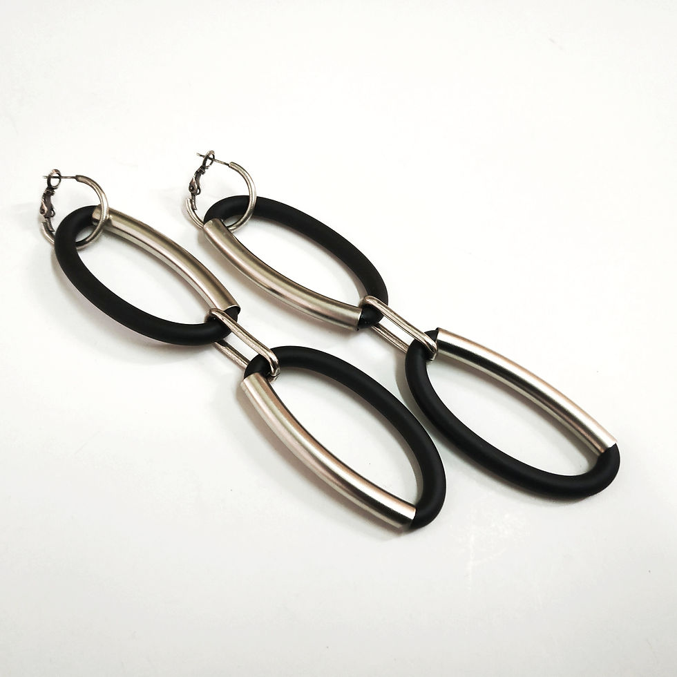 Thumbnail: עגילי חוליות ארוכים שחור וזהב