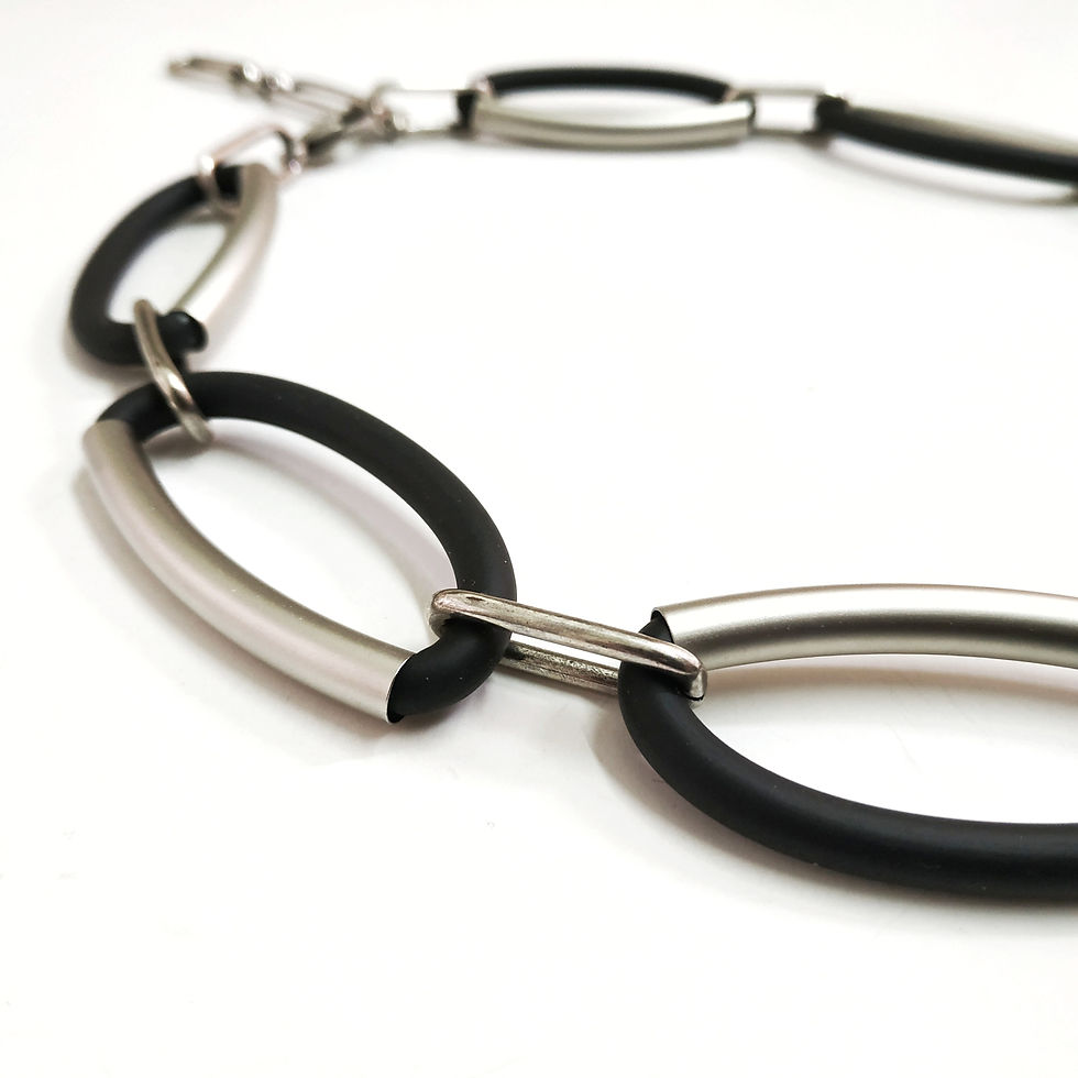 Thumbnail: שרשרת נוכחות חוליות שחור ובכסף