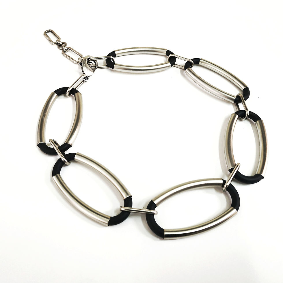 Thumbnail: שרשרת חוליות אובליות שחור וכסף