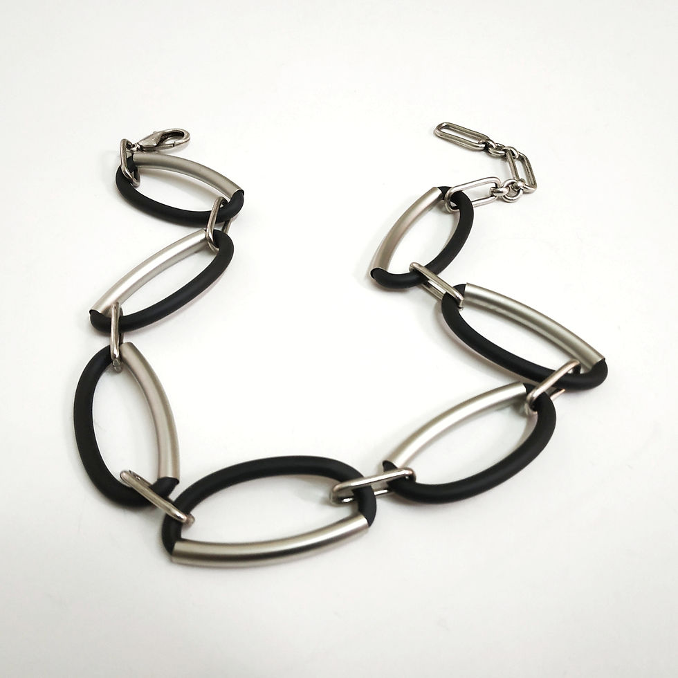 Thumbnail: שרשרת נוכחות חוליות שחור ובכסף