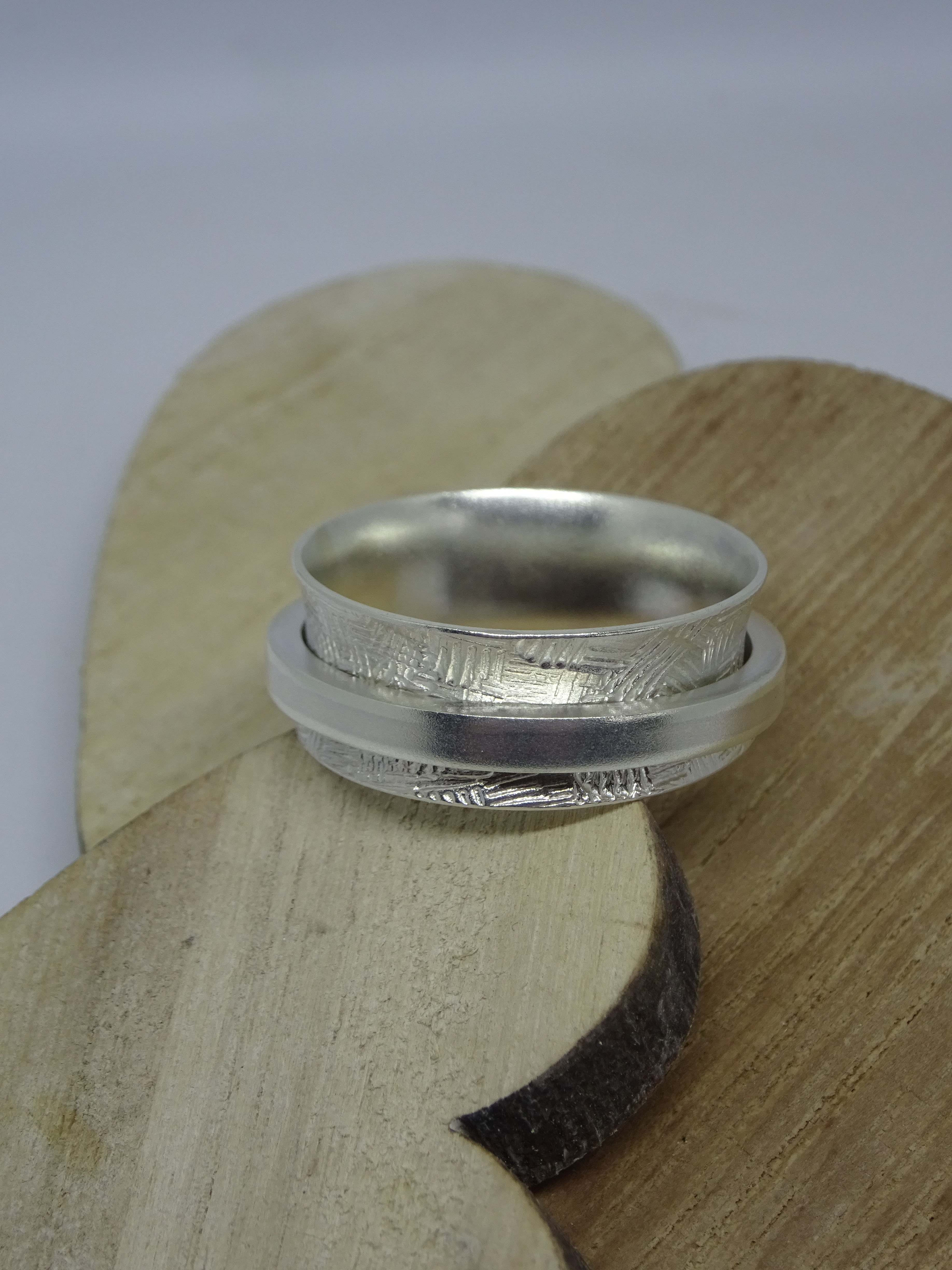 Spinner Textured Ring - Z