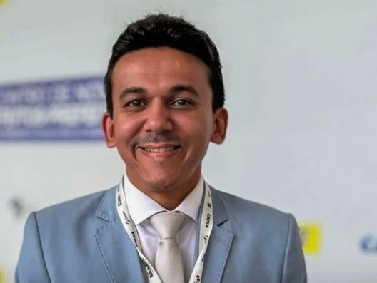 Aluno da Escola Maria Bezerra, em Zabelê, recebe medalha de prata conquistada em olimpíada nacional de matemática financeira