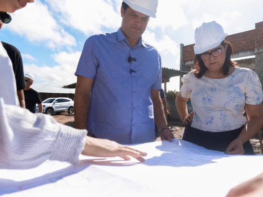 Leo Bezerra acompanha retomada de obra em Paratibe e destaca entrega de 17 novas escolas e creches em toda a Capital