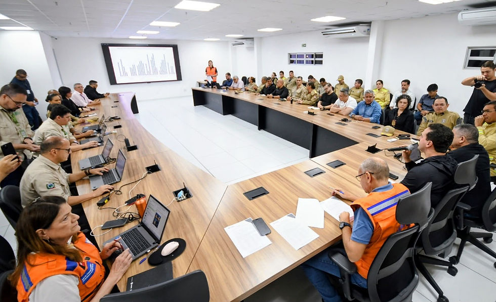 Governador Lucas Ribeiro visita comunidades de João Pessoa afetadas pelas chuvas e determina providências