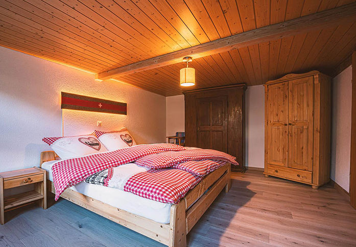 Alphütte, Almhütte, Ferienhaus, maiensäss Berghütte mieten www.berghuetten-mieten.ch Rustico Rent Cabin Switzerland Schweiz