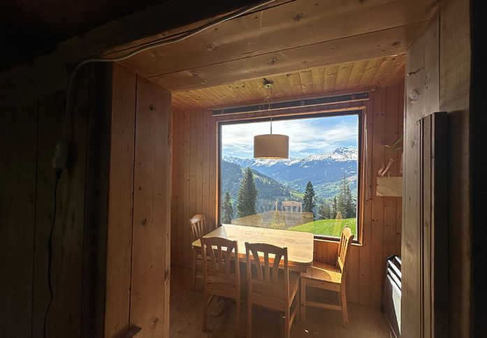Graubünden Maiensäss Ferienhaus Alphütte, Almhütte Graubünden Schweiz rent Cabin Switzerland Austria Selbstversorger hütte www.berghuetten-mieten.ch