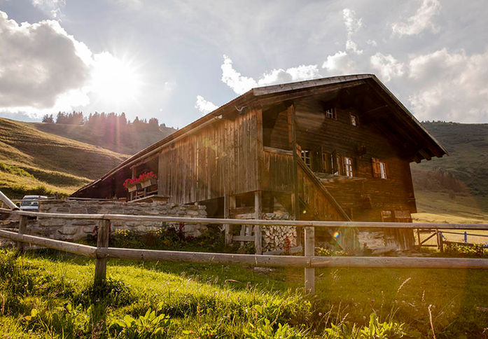 Alphütte Almhütte Rustico Maiensäss Selbstversorgerhütte Schweiz Bern Rent Cabin Switzerland www.berghuetten-mieten.ch Ferienhaus Vermietung