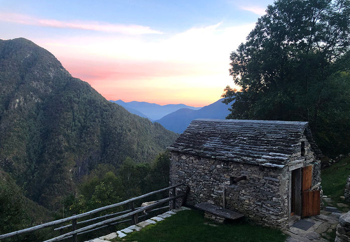 Rustico Maiensäss Almhütte Cabin rent Schweiz Switzerland Tessin www.berghuetten-mieten.ch