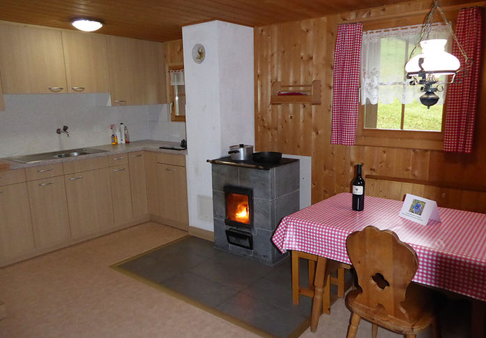 Graubünden Maiensäss Ferienhaus Alphütte, Almhütte Graubünden Schweiz rent Cabin Switzerland Austria Selbstversorger hütte www.berghuetten-mieten.ch