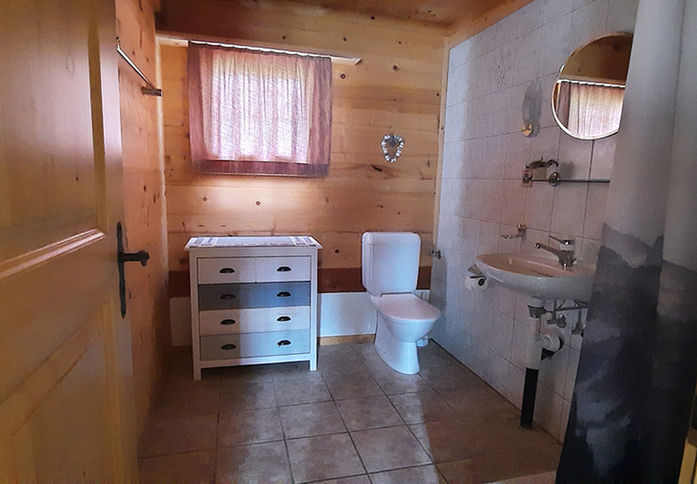 Alphütte Almhütte Rustico Maiensäss Selbstversorgerhütte Schweiz Bern Rent Cabin Switzerland www.berghuetten-mieten.ch Ferienhaus Vermietung