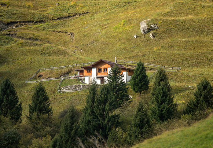 Graubünden Maiensäss Ferienhaus Alphütte, Almhütte Graubünden Schweiz rent Cabin Switzerland Austria Selbstversorger hütte www.berghuetten-mieten.ch
