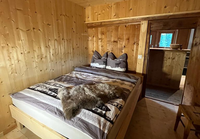 Graubünden Maiensäss Ferienhaus Alphütte, Almhütte Graubünden Schweiz rent Cabin Switzerland Austria Selbstversorger hütte www.berghuetten-mieten.ch