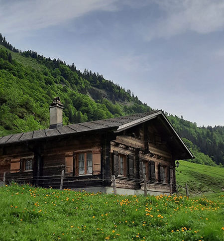 Alphütte Almhütte Rustico Maiensäss Selbstversorgerhütte Schweiz Bern Rent Cabin Switzerland www.berghuetten-mieten.ch Ferienhaus Vermietung