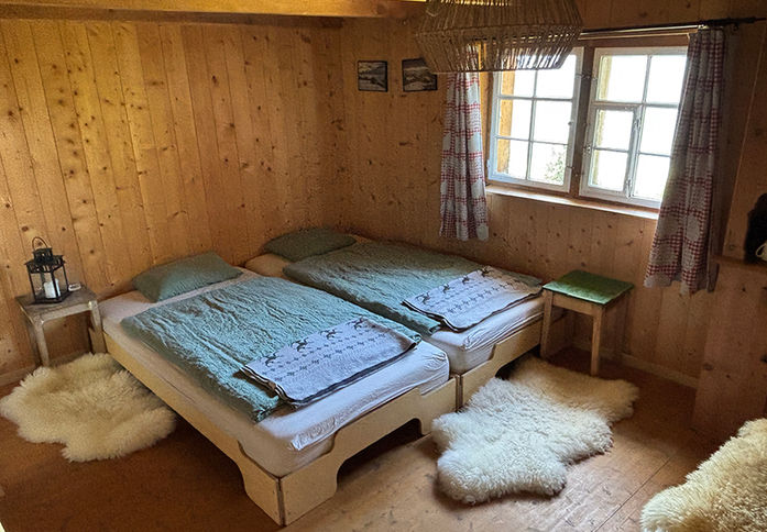 Graubünden Maiensäss Ferienhaus Alphütte, Almhütte Graubünden Schweiz rent Cabin Switzerland Austria Selbstversorger hütte www.berghuetten-mieten.ch