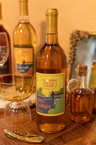 Apple Cinnamon | Honey Hole Meadery