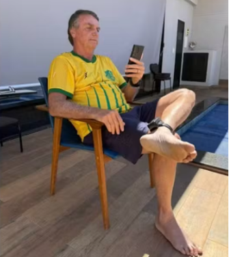 Defesa pede extensão da prisão domiciliar de Bolsonaro.