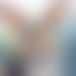 Ein gemalter Hase, der frech und lustig dreinschaut, in seinem Mund spitzige Vampirzähne,weise Kurzeschichte zum Wandbild Wortfeger Atelier