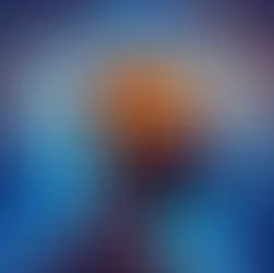 Eine Grafik eines menschlichen Kopfes mit einem leuchtenden Nervensystem wie Verästelungen eines Baumes, dessen Äste bis über den Kopf hinauswachsen, Blogbild zu "Der innere Sicherheits-Scanner – Neurorezeption von hochsensiblen Menschen", Wortfeger Atelier.