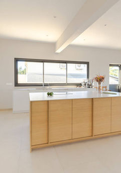 Cuisine avec îlot central en chêne