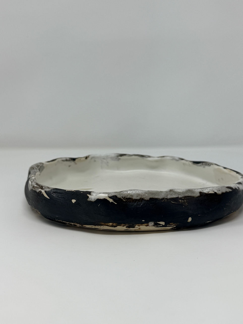 1 inch high edged plate in black exterior white interior