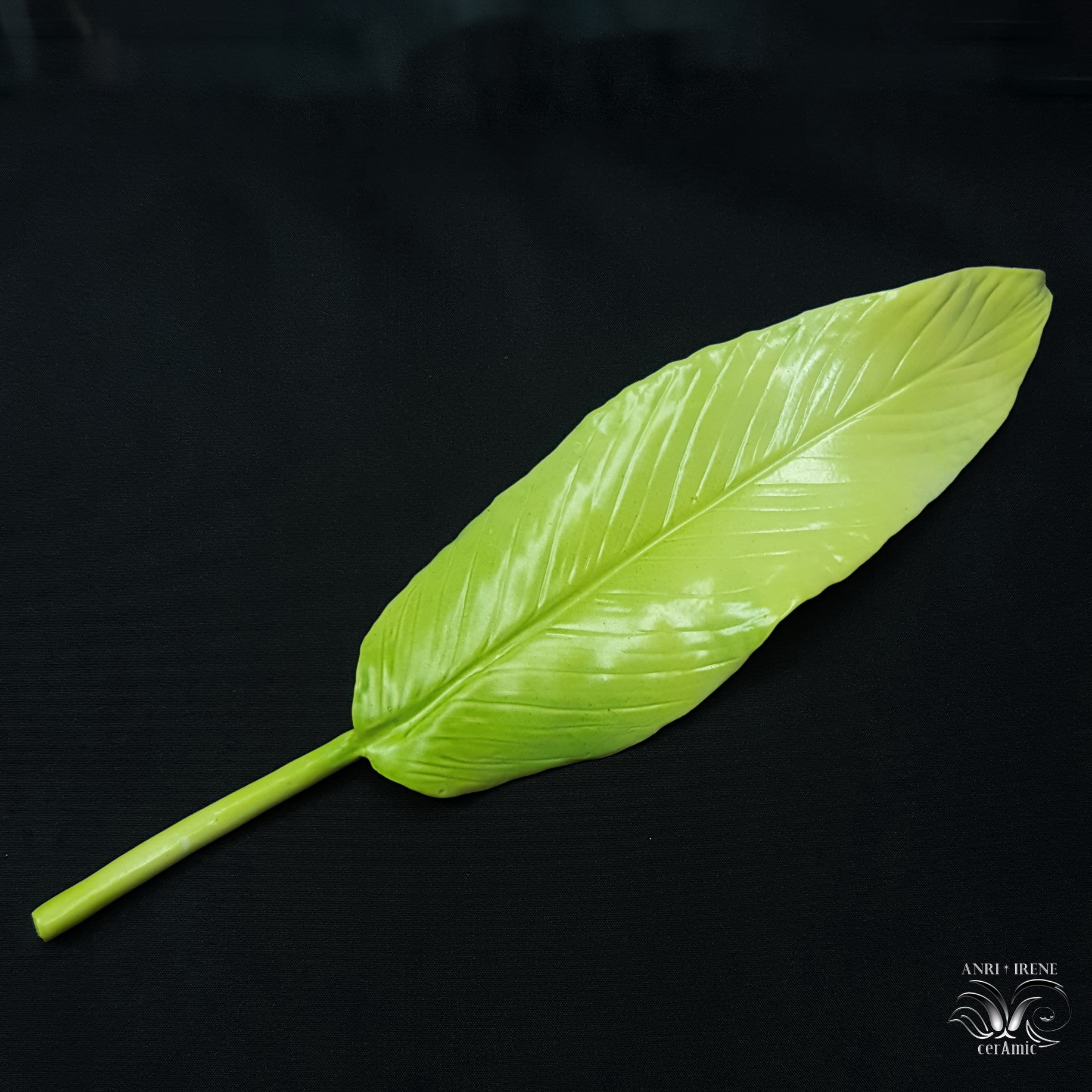 Ceramic porcelain leaf