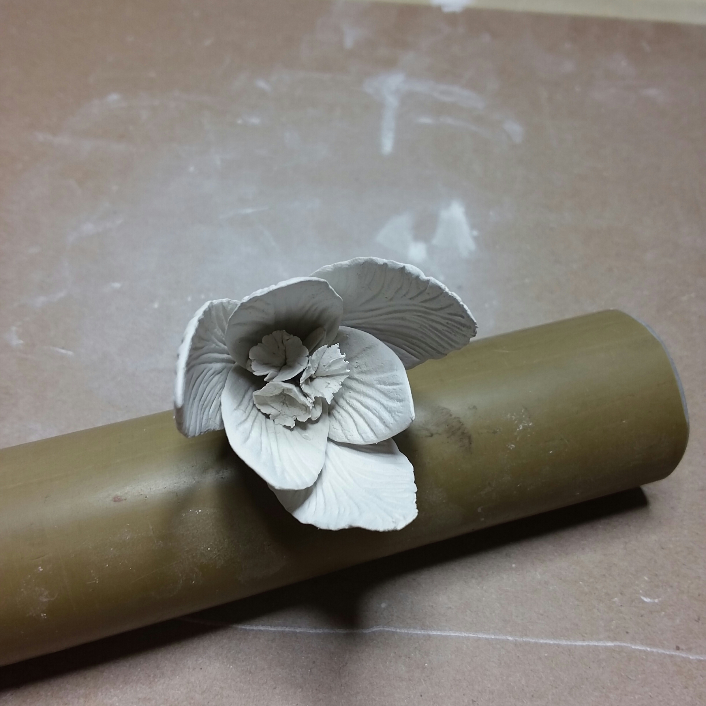 Making ceramic flower