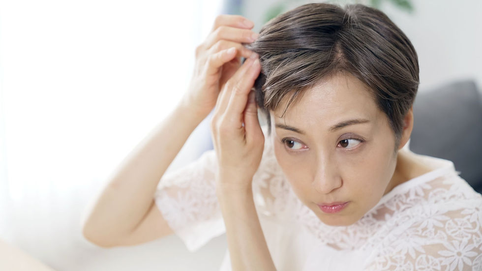 白髮、掉頭髮吃什麼?補充這7種營養素,改善掉髮、養出濃密頭髮