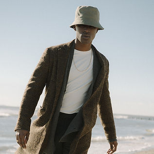 NEC_LIFE19_EK_FW19_Model_1000x1000_DSC27