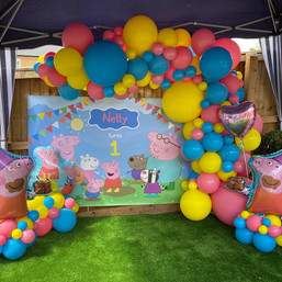 Peppa Pig Organic Balloon Garland